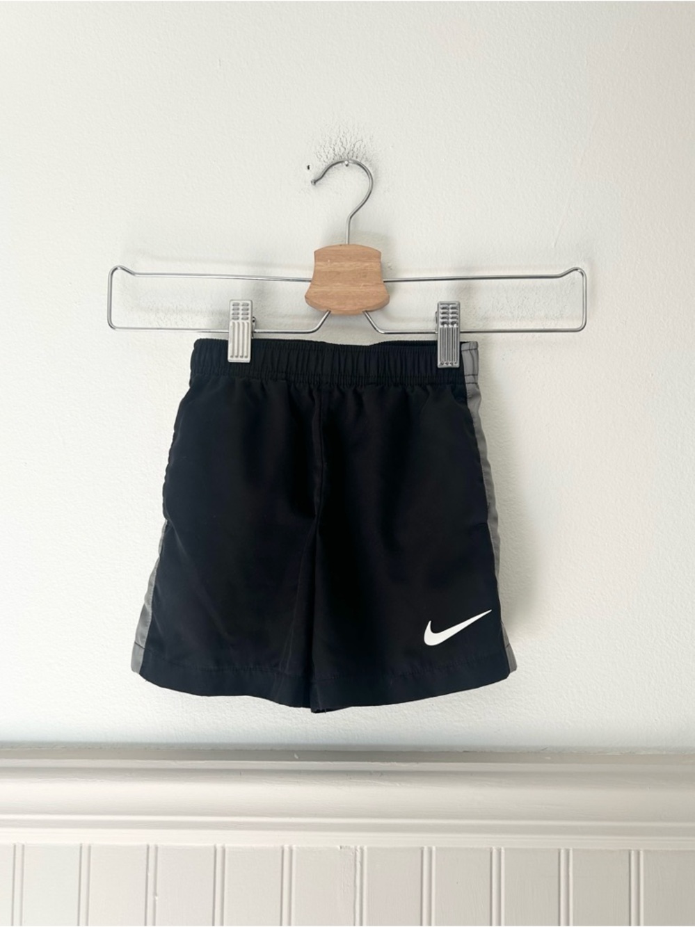 Nike Boys 2T Dri-FIT Black Athletic Shorts Gray Side Panels Swoosh Pockets